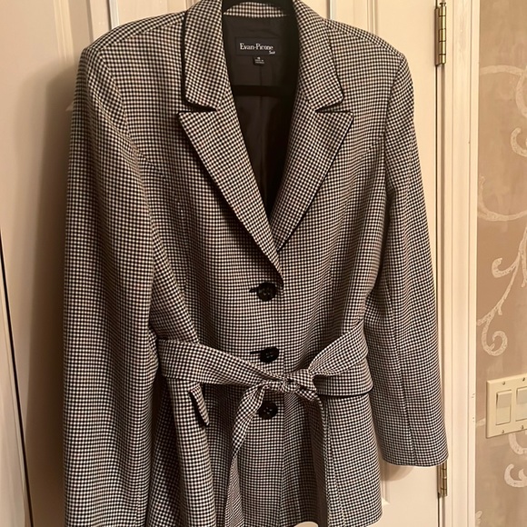 Other - Evan-Picone Blazer W/ Belt. Size 18